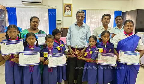 தேசிய அளவிலான போட்டியில் வெற்றி:சாரணிய மாணவிகளுக்கு பாராட்டு