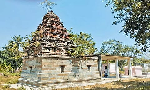 நெய்தவாயல் கிராமத்தில் பழமை வாய்ந்த கோவிலை புனரமைக்க வேண்டும்; பக்தர்கள் கோரிக்கை