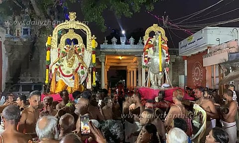 ஆதிநாதர் ஆழ்வார் கோவிலில் கருட சேவை