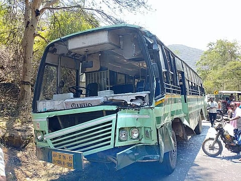 கடமலைக்குண்டு அருகே விபத்து:பஸ்கள் மோதியதில் 10 பேர் படுகாயம்