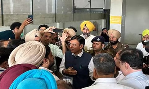 'நீட்' தேர்வு மையத்தில் மத்திய சுகாதார மந்திரி ஆய்வு