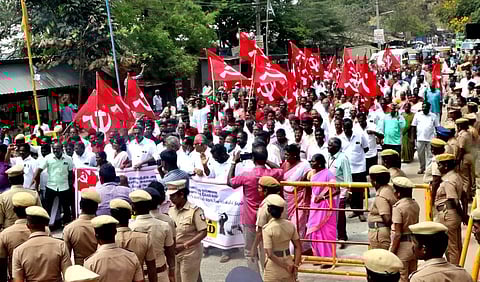 கடலூரில், மார்க்சிஸ்ட் கம்யூனிஸ்டு கட்சியினர் ஆர்ப்பாட்டம்