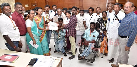 மாற்றுத்திறனாளிகளுக்கு நலத்திட்ட உதவிகள்