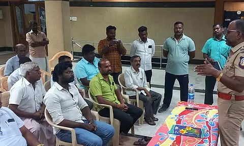பெற்றோர் இன்றி வரும் சிறுவர்-சிறுமிகளுக்கு விடுதியில் அறை கொடுக்க கூடாது-போலீசார் அறிவுறுத்தல்