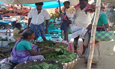 அந்தியூர் வாரச்சந்தையில்ஒரு வெற்றிலை 2 ரூபாய் 50 காசுக்கு விற்பனை