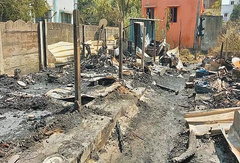 குன்றத்தூர் அருகே 23 குடிசை வீடுகள் தீயில் எரிந்து சாம்பல்