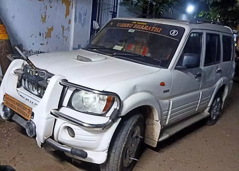 திண்டுக்கல்லில் சிவசேனா மாநில அமைப்பாளரின் கார் கண்ணாடி உடைப்பு