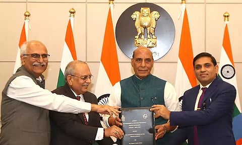 ரூ.10 ஆயிரம் கோடி செலவில் 70 பயிற்சி விமானங்கள், 3 கப்பல்கள் வாங்க ராணுவ அமைச்சகம் ஒப்பந்தம்