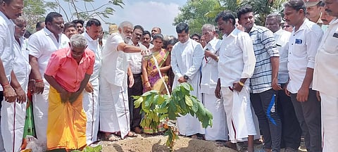 குட்டத்துப்பட்டியில் ரூ.50 லட்சத்தில் சமுதாயக்கூடம் கட்ட பூமிபூஜை