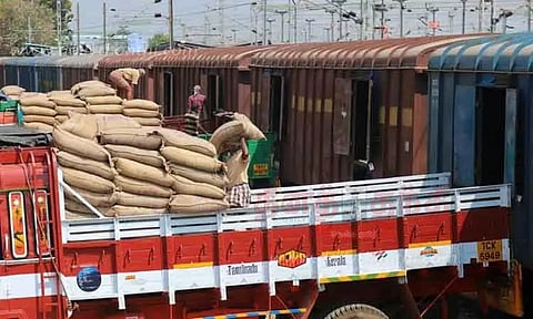 குமரிக்கு 1,250 டன் ரேஷன் அரிசி வந்தது