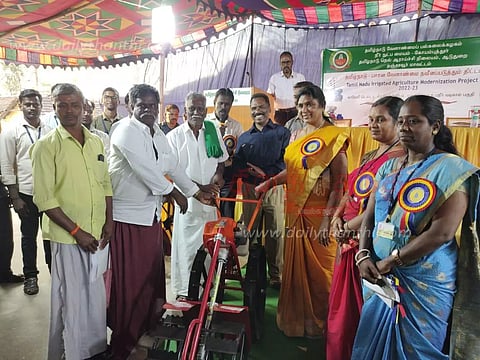 விவசாயிகளுக்கு வேளாண் உபகரணங்கள் வழங்கும் நிகழ்ச்சி