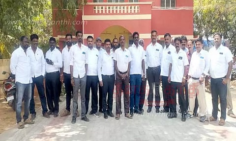 போலீஸ் நிலையத்தை வக்கீல்கள் முற்றுகை