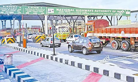 அடுத்த மாதம் 1-ந்தேதி முதல் சுங்கச்சாவடி கட்டணம் 10 சதவீதம் உயருகிறது