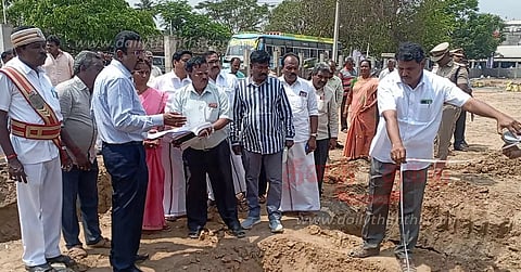 ரூ.2¾ கோடி மதிப்பீட்டில் காய்கறி மார்க்கெட் கட்டும் பணி