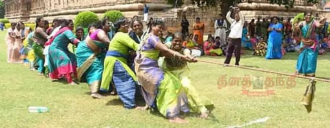 கங்கை கொண்ட சோழபுரத்துக்கு சுற்றுலா சென்ற பெரம்பலூர் மாவட்ட பெண் போலீசார்