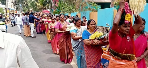 மண்டைக்காடு பகவதியம்மன் கோவிலில் பெரிய சக்கர தீவட்டி ஊர்வலம்
