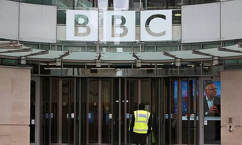 இங்கிலாந்து அரசை விமர்சித்த தொகுப்பாளரை பணி இடைநீக்கம் செய்த பிபிசி...!