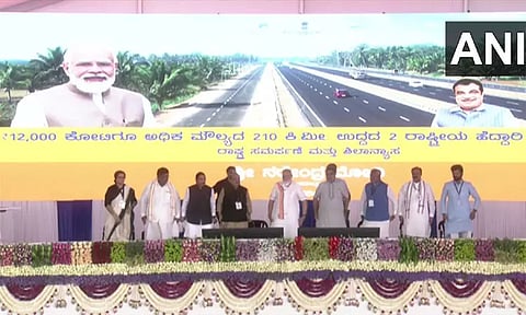 பெங்களூரு- மைசூரு இடையேயான விரைவுச்சாலை: பிரதமர் மோடி திறந்து வைத்தார்