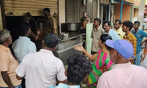 திருக்கோவிலூர் நகராட்சியில் வாடகை பாக்கி செலுத்தாததால் 20 கடைகளுக்கு சீல் வைப்பு