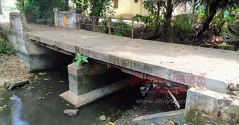 ஆபத்தான நிலையில் ஆற்றுப்பாலம்