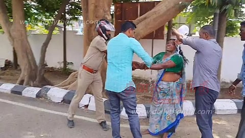 பெண் தீக்குளிக்க முயற்சி