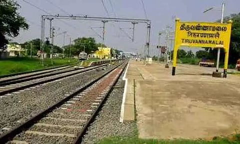 திருவண்ணாமலை ரெயில் நிலையத்தை தரம் உயர்த்த நிதி ஒதுக்க வேண்டும்