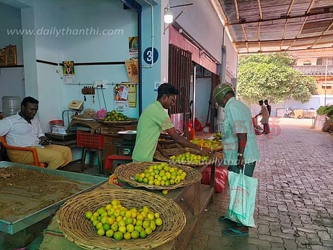 எலுமிச்சை பழம் வரத்து 1 டன்னாக குறைந்தது