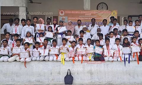 பள்ளி மாணவர்களுக்கு மாவட்ட அளவிலான கராத்தே பயிற்சி