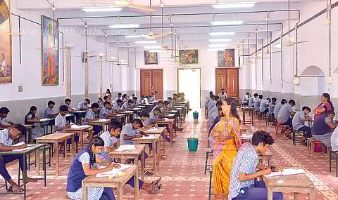 குமரியில் பிளஸ்-2 தேர்வை 22,832 பேர் எழுதினர்; தேர்வு மையத்தில் கலெக்டர் பி.என்.ஸ்ரீதர் ஆய்வு