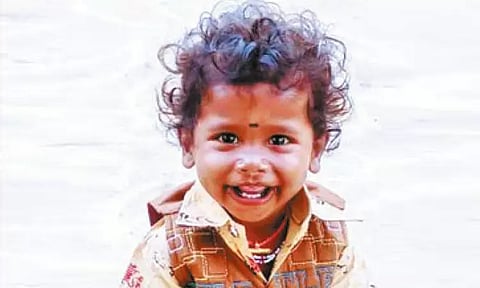 ஆவடி அருகே மினி பஸ் மோதி 1½ வயது குழந்தை பலி