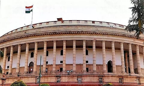 எதிர்க்கட்சிகள் தொடர் அமளி: 2-வது நாளாக மக்களவை நாள் முழுவதும் ஒத்தி வைப்பு