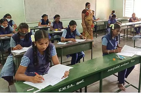 பிளஸ்-2 தேர்வு எழுதிய தனித்தேர்வர்கள்