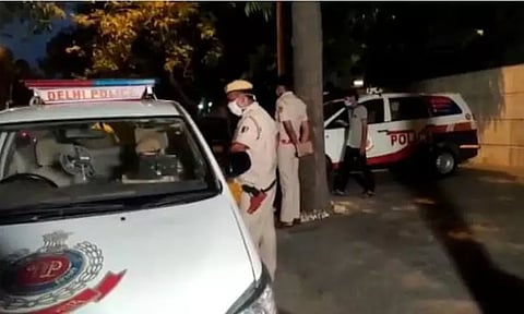 டெல்லி: பைக்கில் வந்த நபர்கள் அட்டகாசம்; பையை பறித்து, தள்ளி விட்டு சென்றதில் பெண் நீதிபதி காயம்