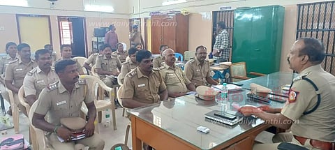 போலீஸ் நிலையத்தில் குற்றங்கள் தடுப்பு குறித்த ஆலோசனை கூட்டம்
