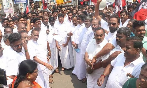 அ.தி.மு.க.வினர் கண்டன ஆர்ப்பாட்டம்