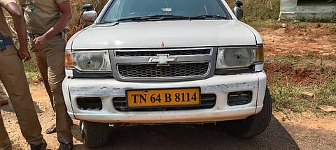உத்தமபாளையம் அருகே பட்டப்பகலில் துணிகரம்:ரூ.10 கோடி கேட்டு தொழிலதிபர் காரில் கடத்தல்:4 பேர் கொண்ட கும்பலிடம் விசாரணை