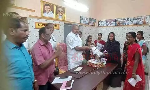 மகளிர் சுய உதவிக்குழுக்களுக்கு ரூ.27¾ லட்சம் கடன் தள்ளுபடி ஆணை