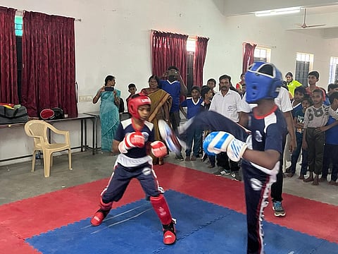 மாவட்ட அளவில் மாணவர்களுக்கு குத்துசண்டை போட்டி