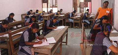 பிளஸ்-1 தேர்வை 19,781 மாணவ- மாணவிகள் எழுதினார்கள்