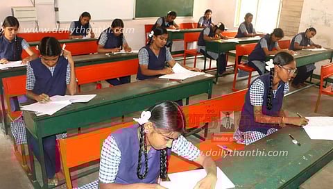 25,339 மாணவர்கள் பிளஸ்-1 தேர்வை எழுதினர்