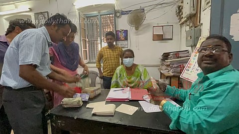 திருவண்ணாமலை சார் பதிவாளர் அலுவலகத்தில் லஞ்ச ஒழிப்புத்துறை போலீசார் சோதனை ரூ.8¼ லட்சம் பறிமுதல்