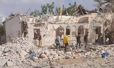 சோமாலியாவில் தற்கொலை படை தாக்குதலில் 5 பேர் பலி: கவர்னர் உள்பட 11 பேர் படுகாயம்