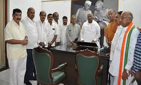 காங்கிரஸ் தலைவர் மல்லிகார்ஜுன் கார்கேவுடன் மாநிலங்களவை எதிர்கட்சி உறுப்பினர்கள் இன்று சந்திப்பு