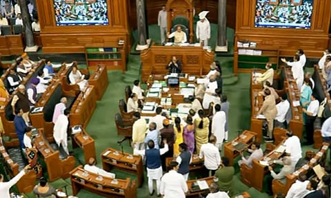 தொடர் அமளி: தொடர்ந்து 4வது நாளாக முடங்கிய நாடாளுமன்றம்