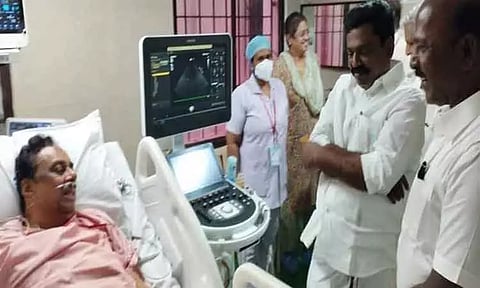 ஈ.வி.கே.எஸ். இளங்கோவனை நேரில் சந்தித்து நலம் விசாரித்த அமைச்சர் மா.சுப்பிரமணியன்