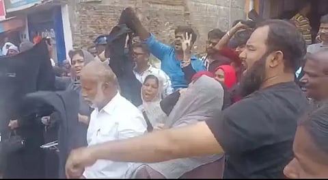 அமைச்சருக்கு எதிராக கருப்புக்கொடி காட்ட முயன்ற 50 பேர் கைது