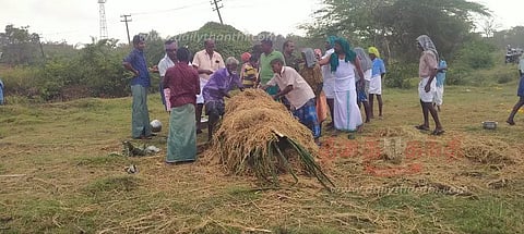 திறந்த வெளியில் இறந்தவர் உடலை எரிக்கும் அவலம்