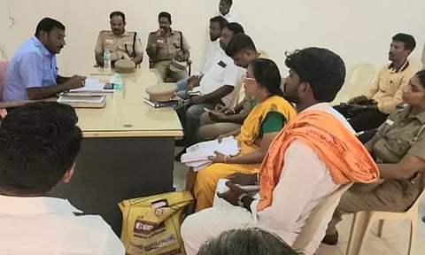 3 ஏக்கர் நிலத்தை இருதரப்பினர் உரிமை கொண்டாடியதால் அமைதி பேச்சுவார்த்தை