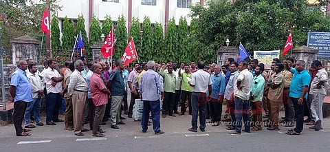 நாகர்கோவிலில் காலி பணியிடங்களை நிரப்பக்கோரி மின்வாரிய ஊழியர்கள் ஆர்ப்பாட்டம்