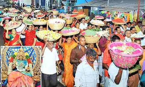 உறையூர் வெக்காளியம்மன் கோவிலில் பூச்சொரிதல் விழா